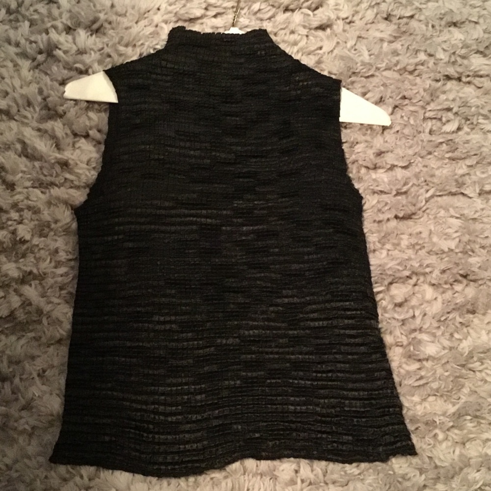 Black Sleeveless Women's Top